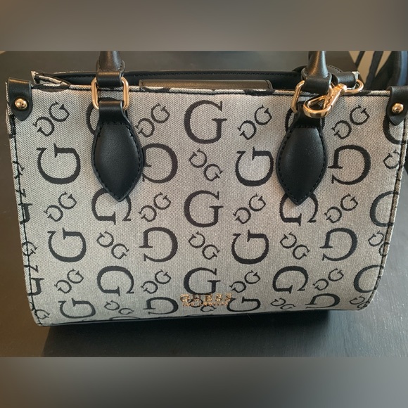 Guess oak park purse - Picture 2 of 4